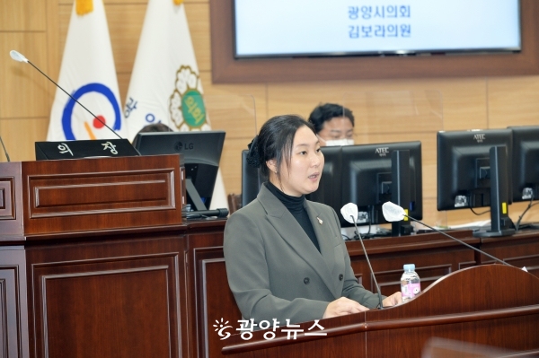 김보라 의원이 5분 자유발언을 통해 ‘의전 간소화’를 주장하고 있다.